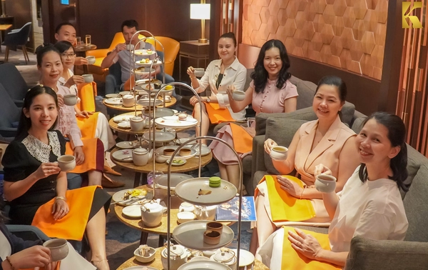 học thưởng thức tiệc trà chiều afternoon tea