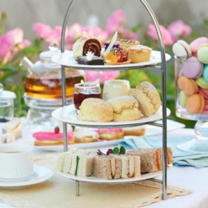 Hiểu biết về văn hóa thưởng thức tiệc trà chiều Afternoon Tea Etiquette sẽ giúp bạn tận hưởng thời gian thú vị cùng bạn bè đồng nghiệp