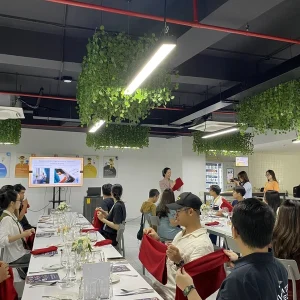 Workshop Nghi thức bàn ăn tổ chức trực tiếp tại tổng hành dinh công ty